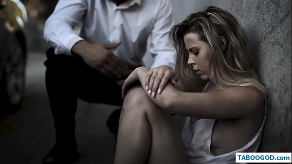 કિંકી વાર્તાઓ: બેઘર કિશોરવયની છોકરી